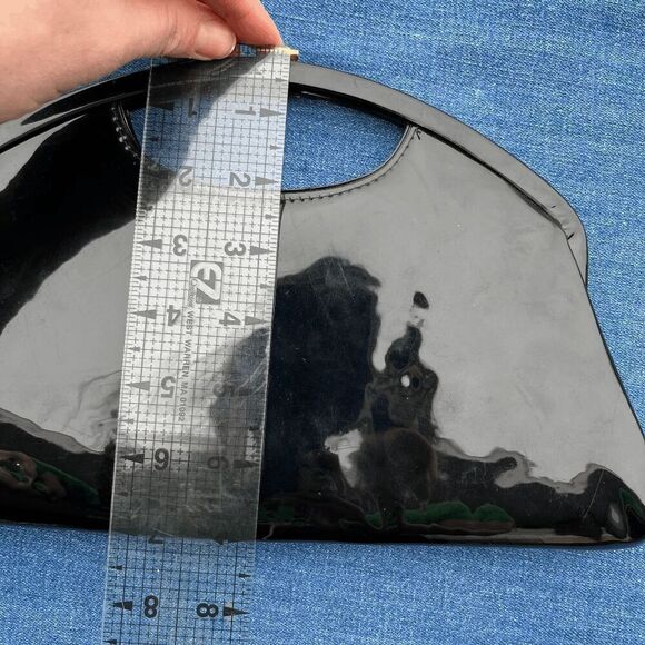 Vintage 60s Black Patent Vinyl Mod Handbag w/ Nautical Lining Brass Clasp - Picture 4 of 9